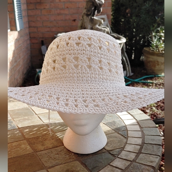 NEW LARGE WHITE SUMMER BEACH HAT - Picture 1 of 4